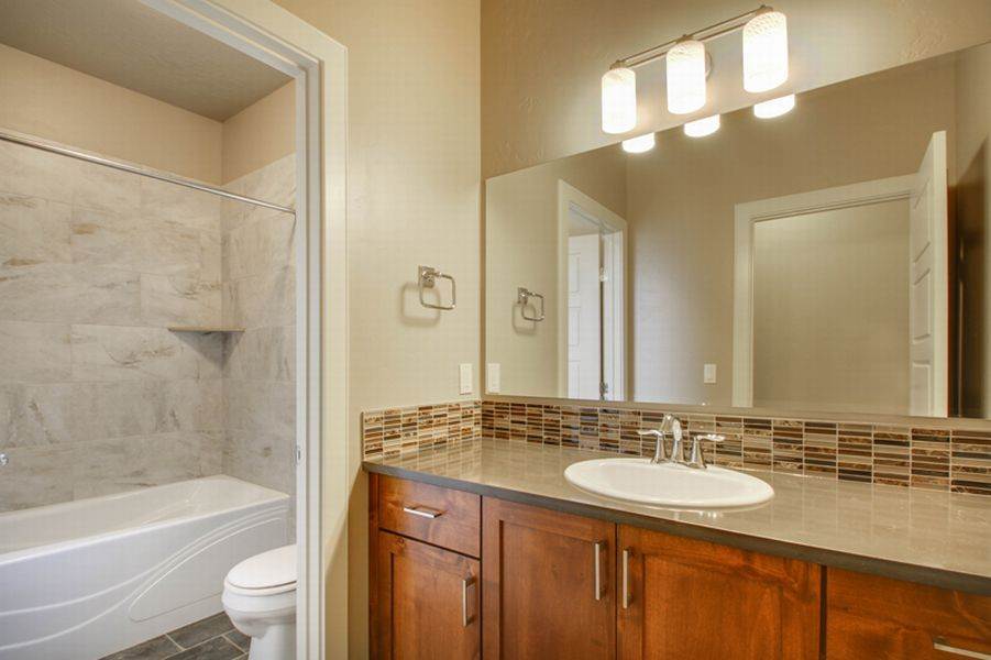 CanyonCrestHomes_Clearwater_Bathroom